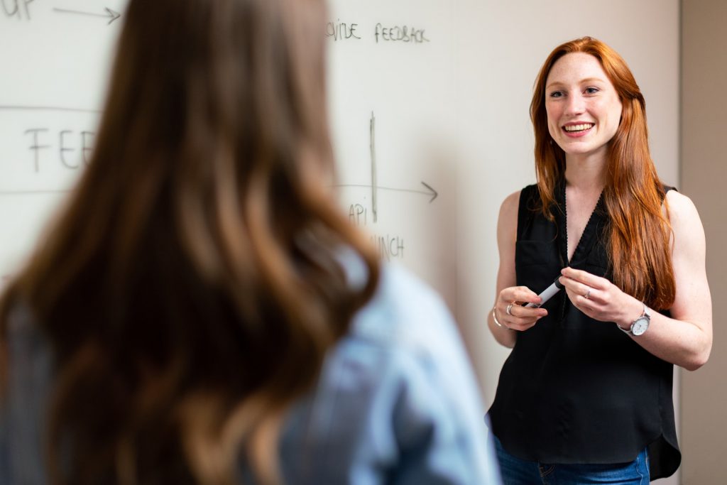 No ensino médio, 35% professores não possuem formação na disciplina que ensinam. Nos anos finais do ensino fundamental, o porcentual é de 43%. Crédito: Unsplash.