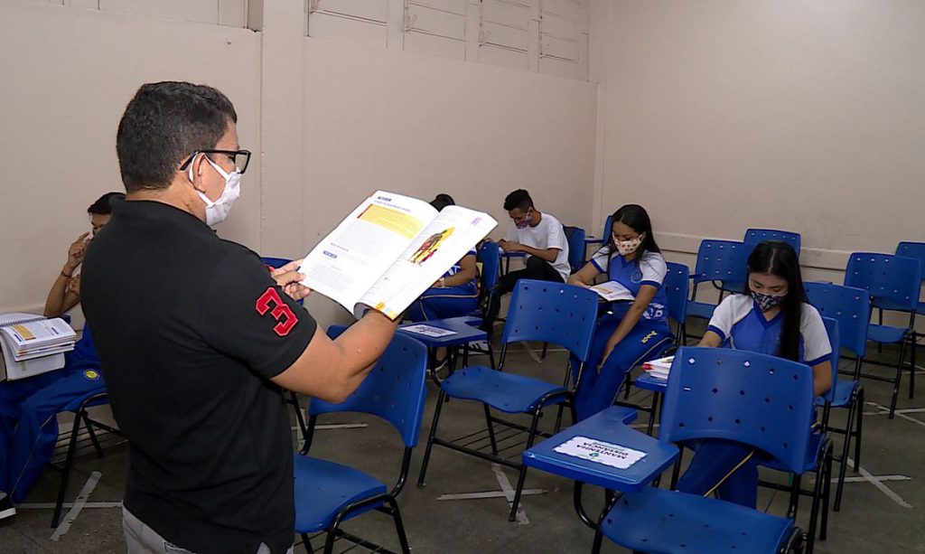 Pesquisa procura entender qual é a visão dos professores sobre a volta às aulas presenciais. Crédito: TV Brasil.